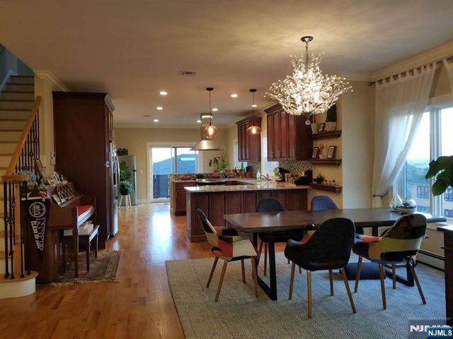 304 E Palisades Boulevard, Palisades Park, NJ 07650