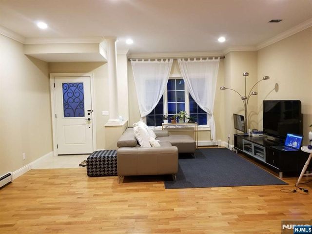 304 E Palisades Boulevard, Palisades Park, NJ 07650