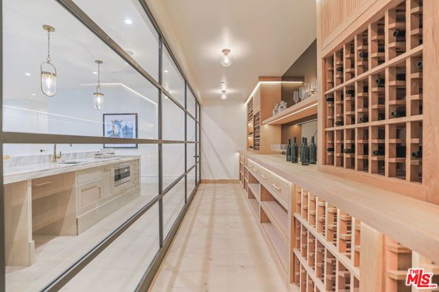 1072 Amalfi Drive, Pacific Palisades (los Angeles), CA 90272