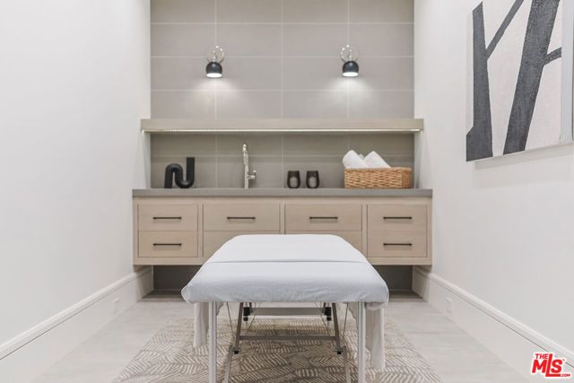 1072 Amalfi Drive, Pacific Palisades (los Angeles), CA 90272