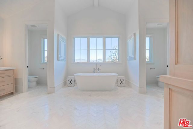 1072 Amalfi Drive, Pacific Palisades (los Angeles), CA 90272