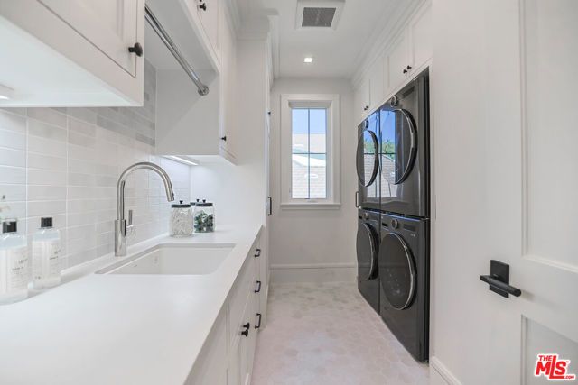1072 Amalfi Drive, Pacific Palisades (los Angeles), CA 90272