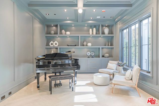1072 Amalfi Drive, Pacific Palisades (los Angeles), CA 90272