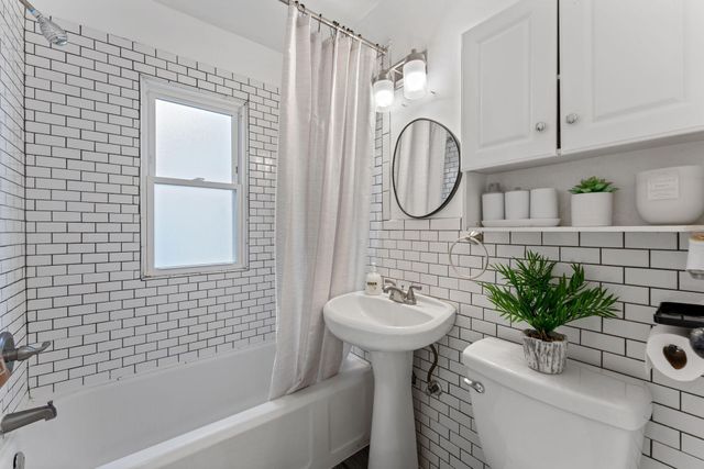 4822 Dupont Avenue N, Minneapolis, MN 55430