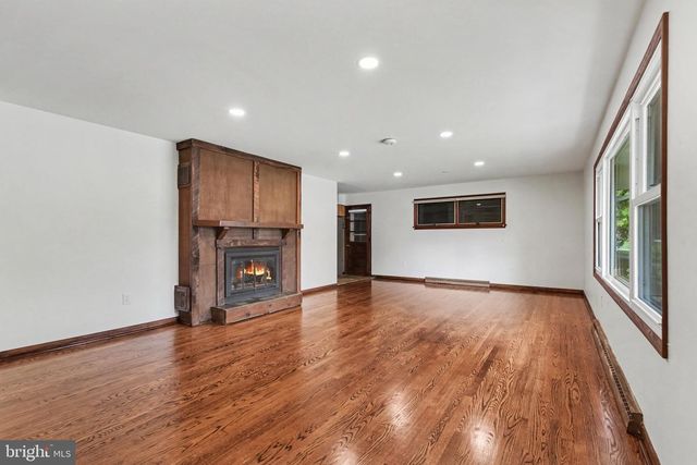 604 HILLCREST RD, Hershey, PA 17033