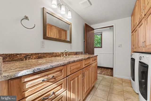 604 HILLCREST RD, Hershey, PA 17033