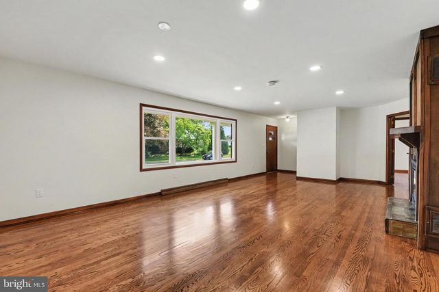 604 HILLCREST RD, Hershey, PA 17033