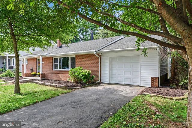 604 HILLCREST RD, Hershey, PA 17033