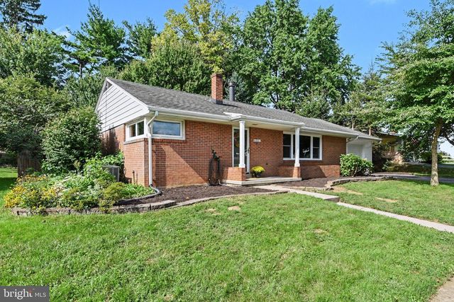 604 HILLCREST RD, Hershey, PA 17033