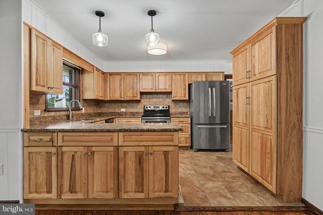 604 HILLCREST RD, Hershey, PA 17033