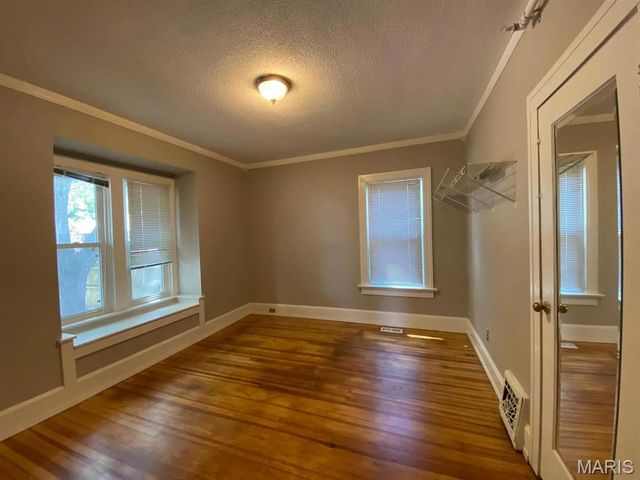 16 S 21st Street, Belleville, IL 62226