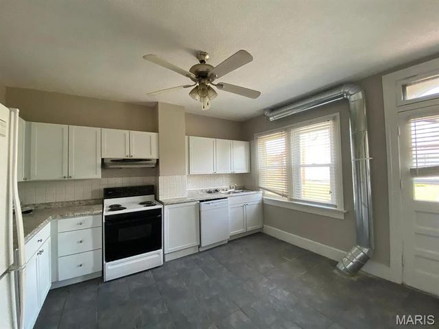 16 S 21st Street, Belleville, IL 62226