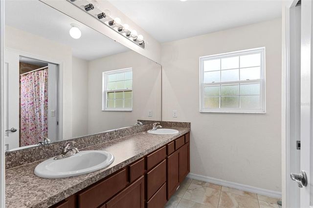 11 W BAY STREET, Davenport, FL 33837