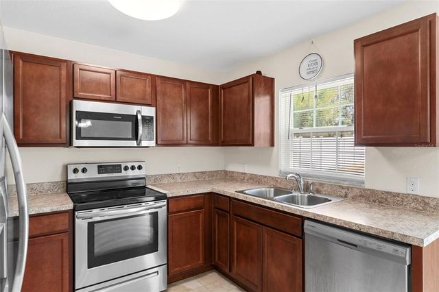 11 W BAY STREET, Davenport, FL 33837