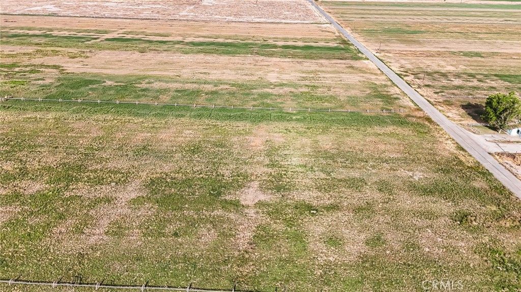 Image 14 of property listing at 9450 E Avenue F, Redman, CA 93535