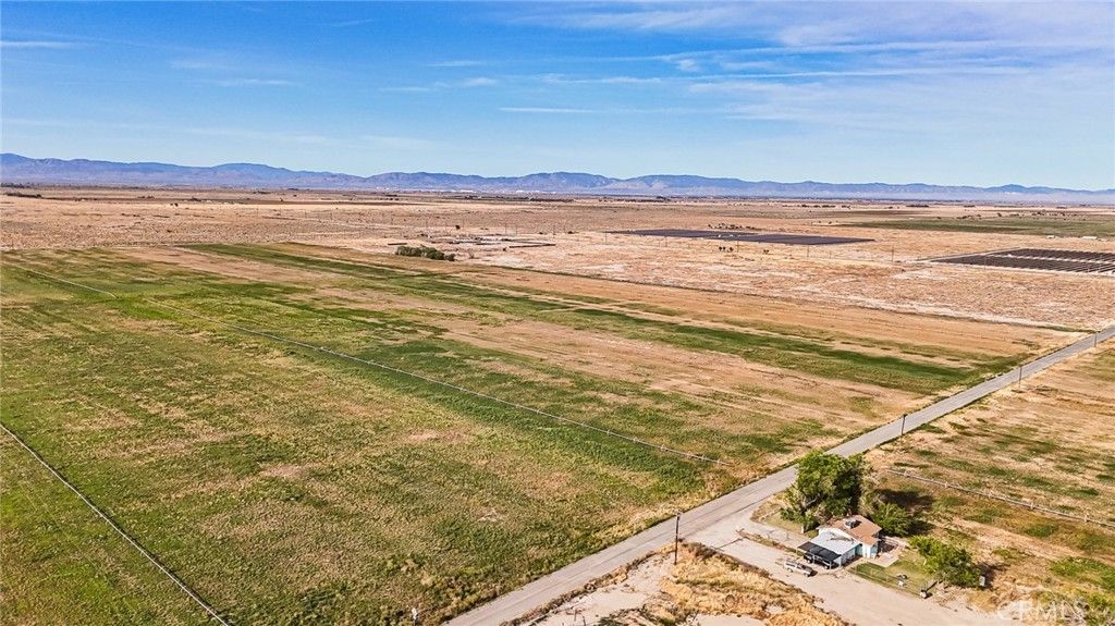 Image 16 of property listing at 9450 E Avenue F, Redman, CA 93535