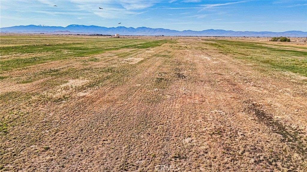 Image 25 of property listing at 9450 E Avenue F, Redman, CA 93535