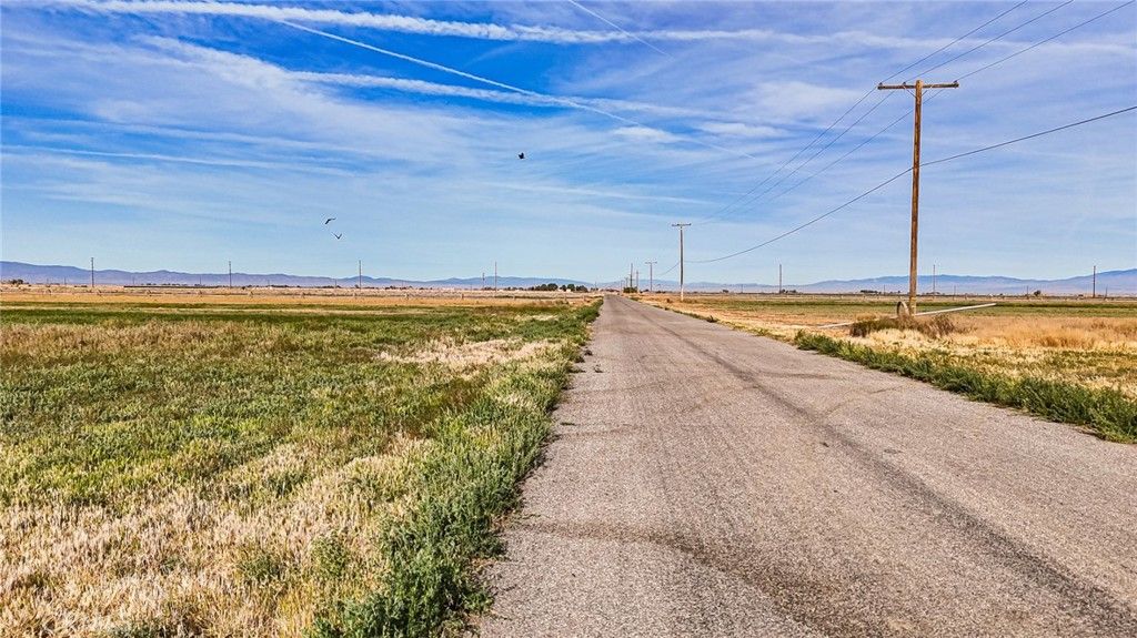 Image 27 of property listing at 9450 E Avenue F, Redman, CA 93535