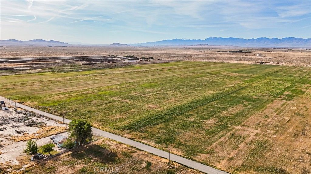 Image 3 of property listing at 9450 E Avenue F, Redman, CA 93535