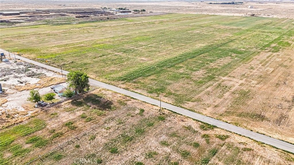 Image 4 of property listing at 9450 E Avenue F, Redman, CA 93535