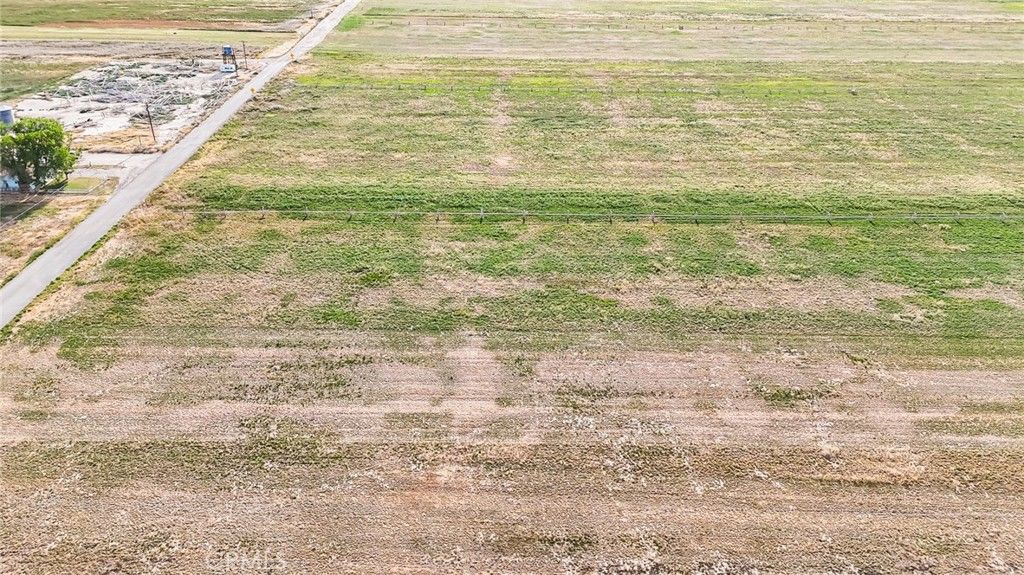 Image 5 of property listing at 9450 E Avenue F, Redman, CA 93535