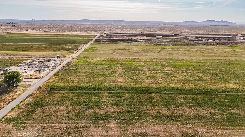 Image 6 of property listing at 9450 E Avenue F, Redman, CA 93535