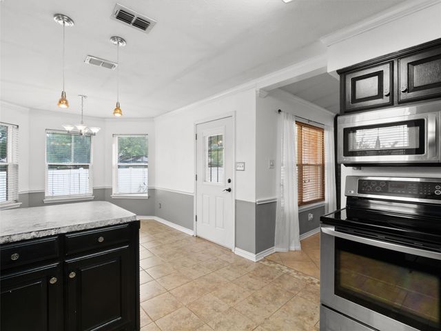 1416 Lakeside Ct, Lindale, TX 75771