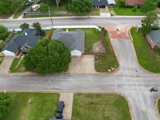 1416 Lakeside Ct, Lindale, TX 75771
