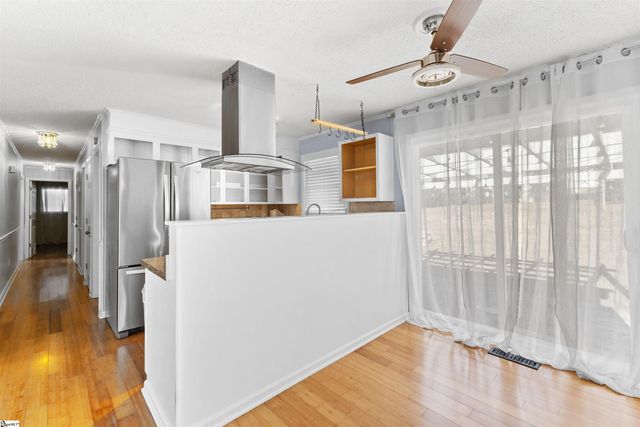 5 Stevenson Road, Taylors, SC 29687