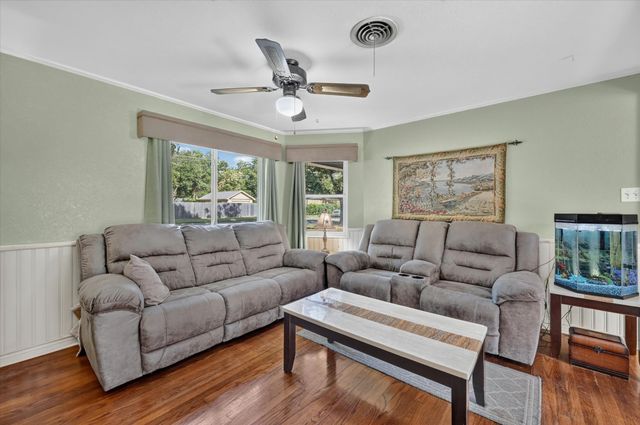 1800 Pecan Park Drive, Arlington, TX 76012