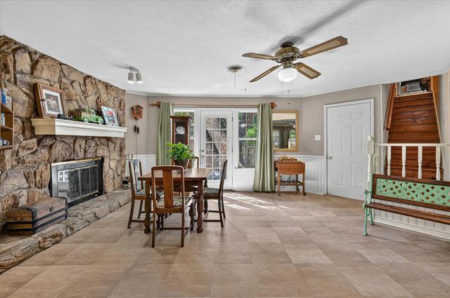 1800 Pecan Park Drive, Arlington, TX 76012