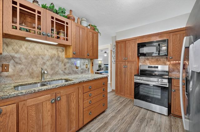1800 Pecan Park Drive, Arlington, TX 76012