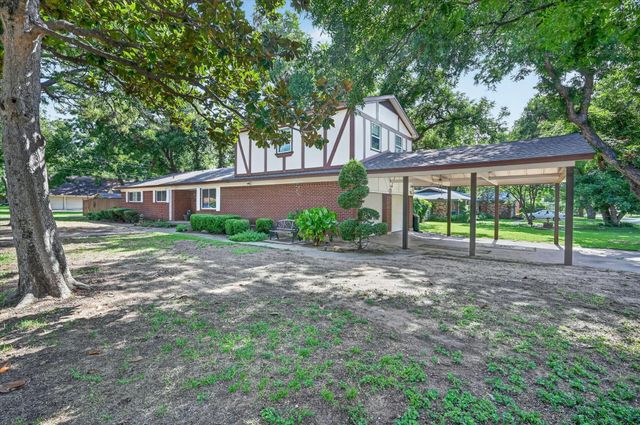 1800 Pecan Park Drive, Arlington, TX 76012