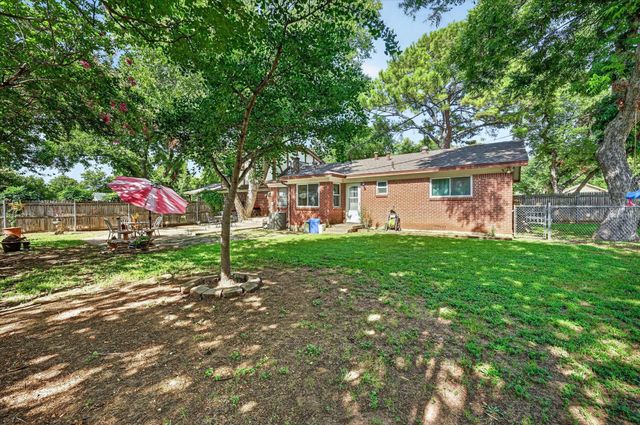 1800 Pecan Park Drive, Arlington, TX 76012