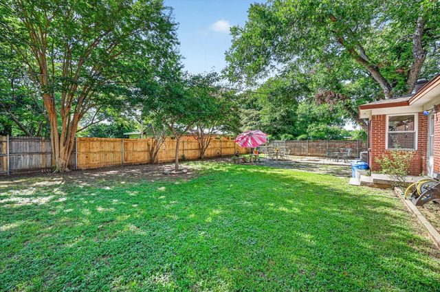 1800 Pecan Park Drive, Arlington, TX 76012