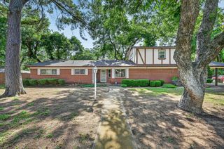 1800 Pecan Park Drive, Arlington, TX 76012