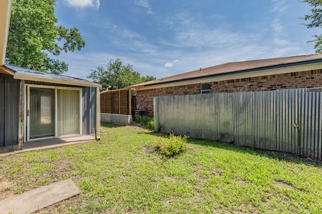 2863 Hitson Lane, Fort Worth, TX 76112