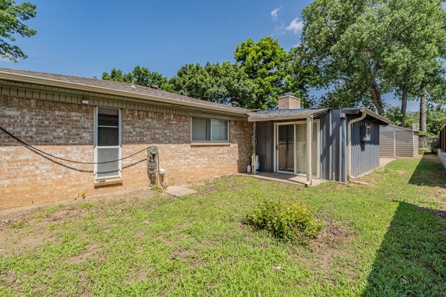 2863 Hitson Lane, Fort Worth, TX 76112