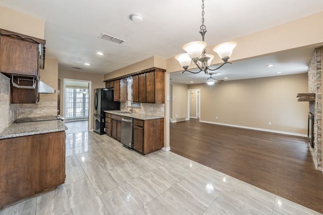 2863 Hitson Lane, Fort Worth, TX 76112