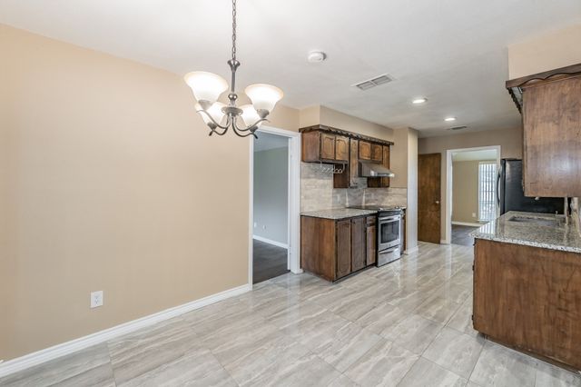 2863 Hitson Lane, Fort Worth, TX 76112