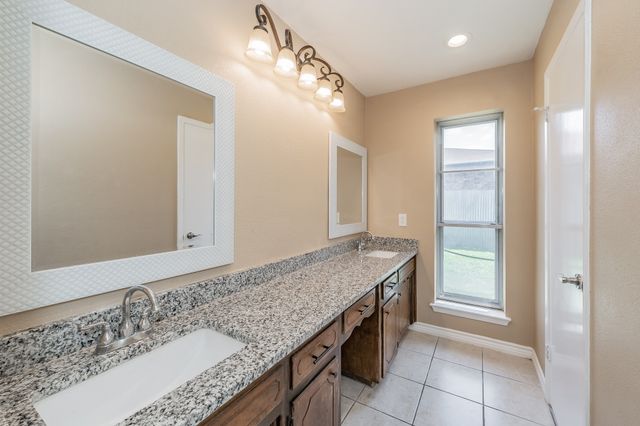 2863 Hitson Lane, Fort Worth, TX 76112