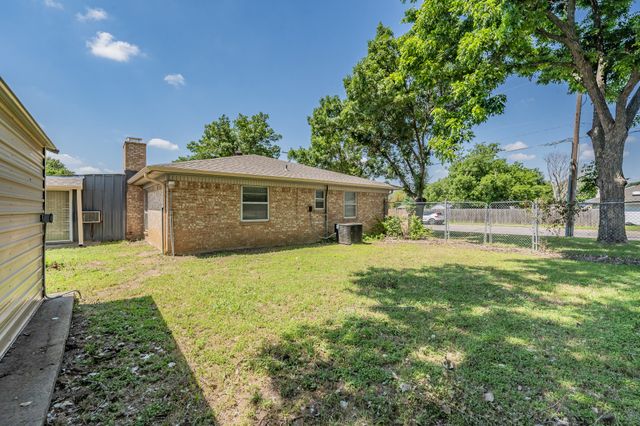 2863 Hitson Lane, Fort Worth, TX 76112