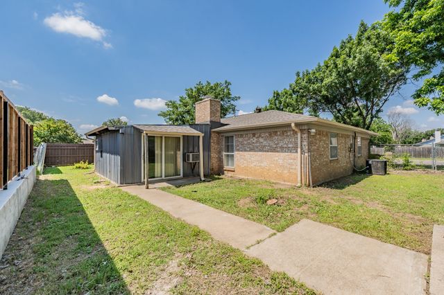 2863 Hitson Lane, Fort Worth, TX 76112