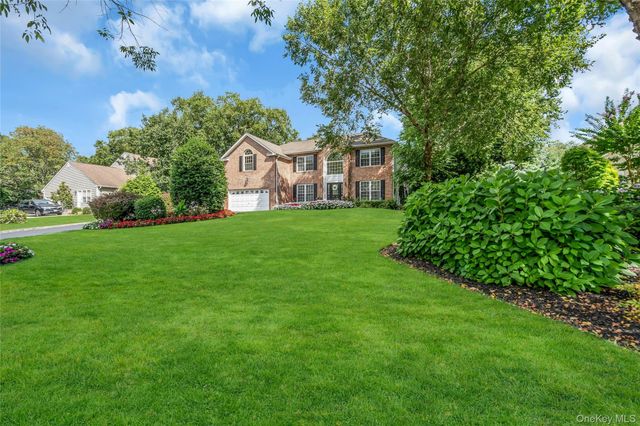 6 Magnolia Lane, Smithtown, NY 11787