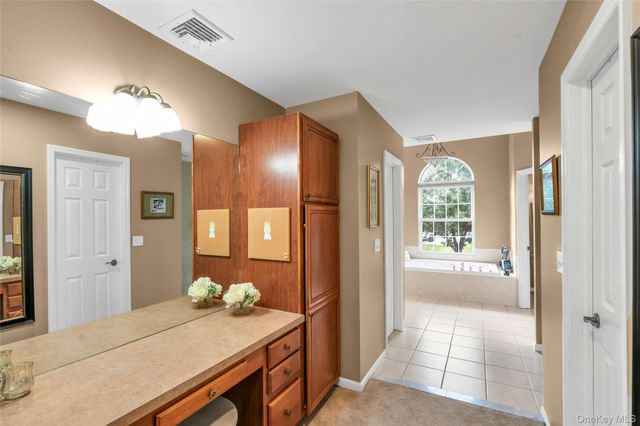 6 Magnolia Lane, Smithtown, NY 11787