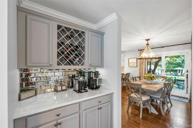 6 Magnolia Lane, Smithtown, NY 11787