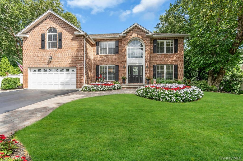 6 Magnolia Lane, Smithtown, NY 11787