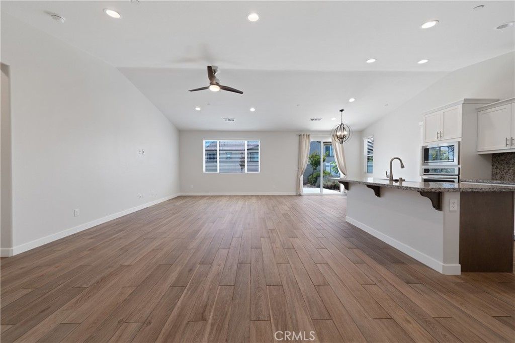 Image 10 of property listing at 24185 Chestnut Oak Street, Murrieta, CA 92562