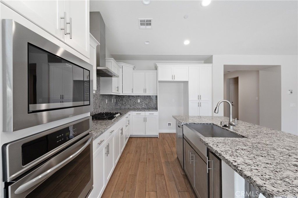 Image 12 of property listing at 24185 Chestnut Oak Street, Murrieta, CA 92562