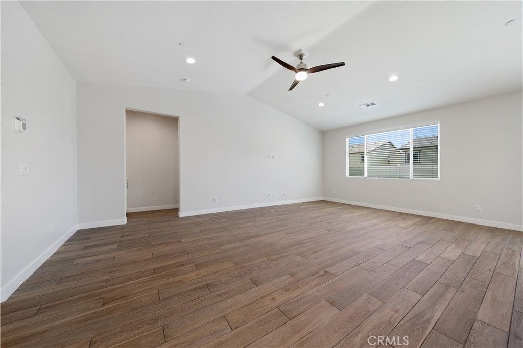 Image 15 of property listing at 24185 Chestnut Oak Street, Murrieta, CA 92562